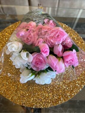 Pink & White NWT Faux Rose Bouquet